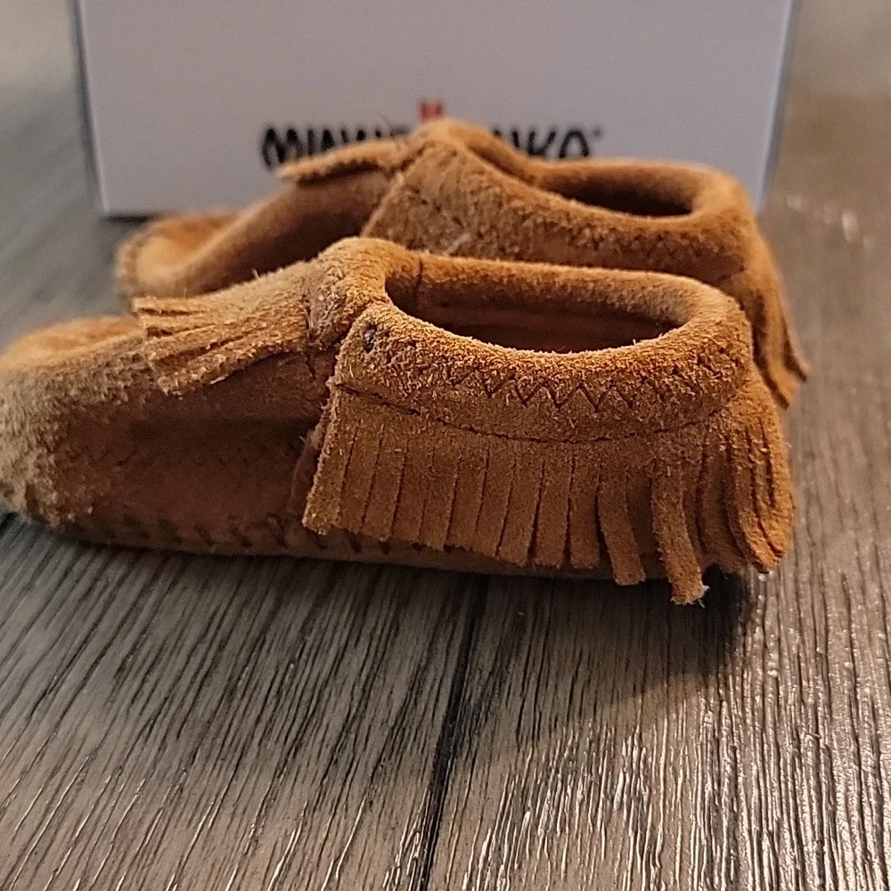 Minnetonka Moccasins Riley Bootie- Tan Fringe~ Size 3 Infant
